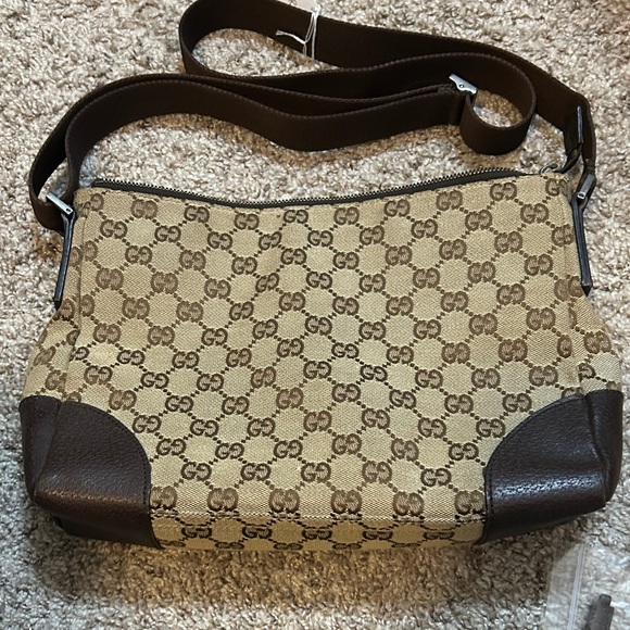 255. Gucci Signature Brown and Tan Messenger Bag - Picture 3 of 11